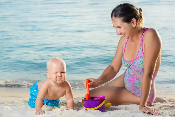 Bebé y mamá — Foto de Stock