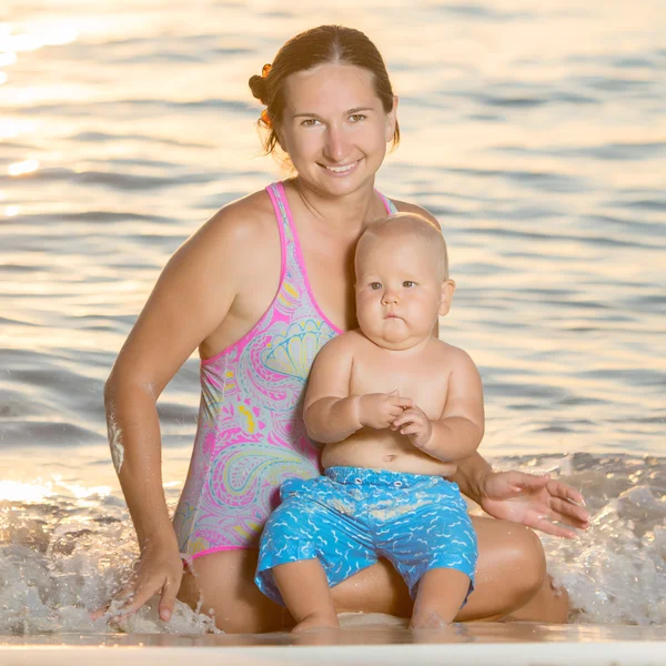 Baby and mother — Stock Photo, Image