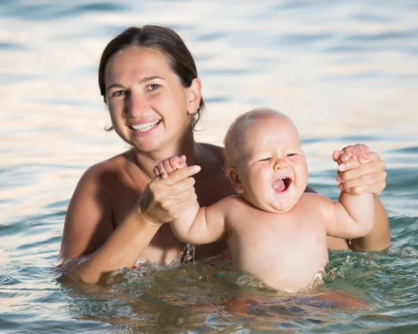 Baby and mother — Stock Photo, Image