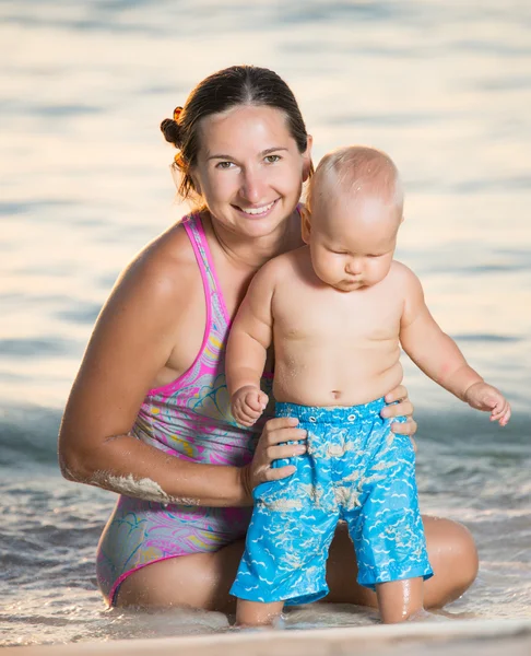 Baby and mother — Stock Photo, Image