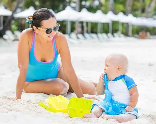 Baby and mom — Stock Photo, Image