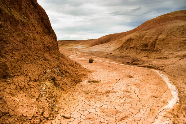 Dramatische landschap van kim-kirish — Stockfoto