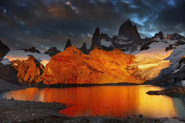 Montera fitz roy, Patagonien, argentinaマウント フィッツ ロイ、パタゴニア、アルゼンチン — Stockfoto