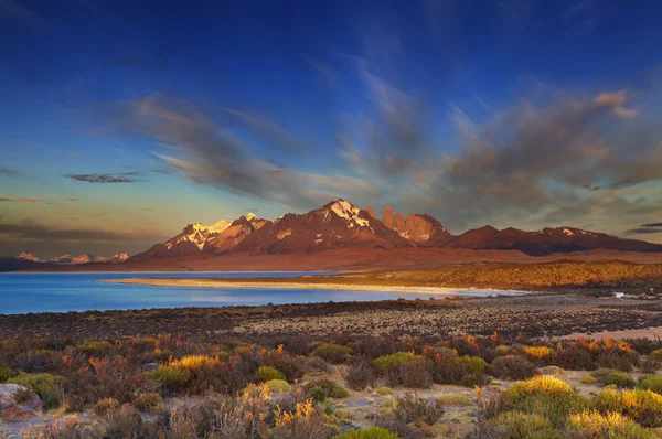 Jezioro Sarmiento, torres del paine — Zdjęcie stockowe