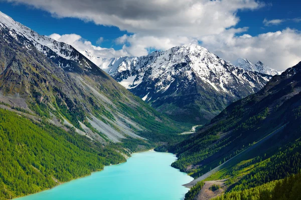 Lago de montaña — Foto de Stock