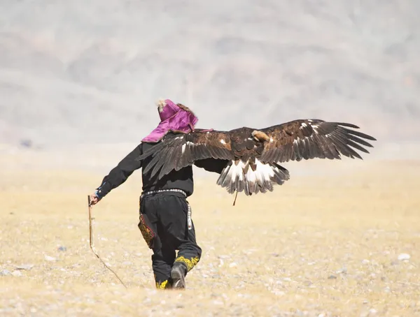 Eaglehunter with golden eagle — Stock Photo, Image