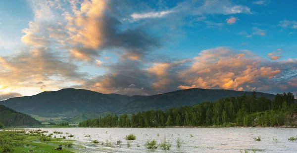 Bergsee — Stockfoto