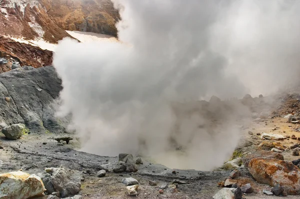 Sulfur fumarole in active volcanic crater — Stock Photo, Image