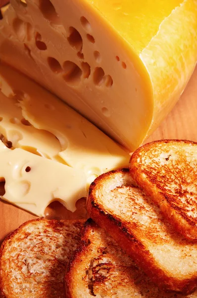 Švýcarský sýr a toasty — Stock fotografie