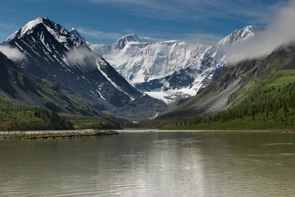 Lago di montagna — Foto Stock