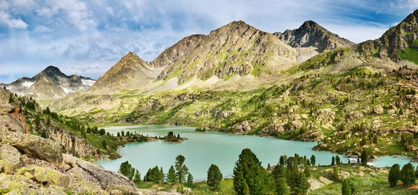 Mountain lake Darashkol — Stockfoto