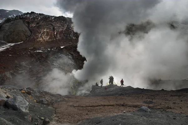 Cráter volcánico activo — Foto de Stock