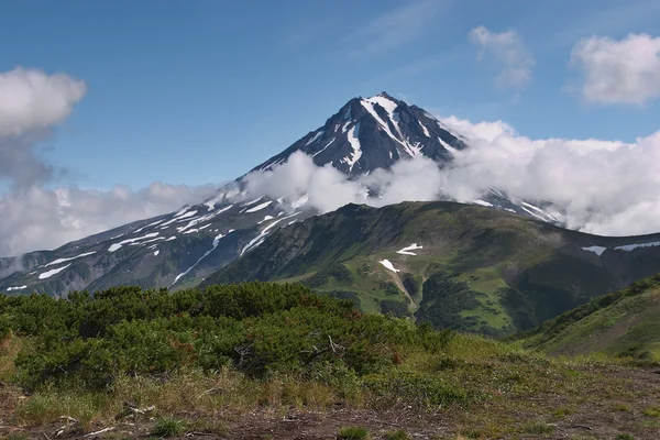 Bergpanorama mit erloschenem Vulkan — Stockfoto