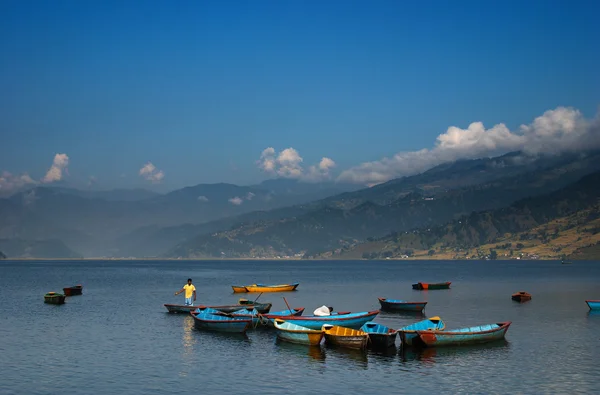 Fewa lake in Pokhara, Nepal — Stock Photo, Image