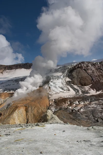 Active volcanic crater — Stock Photo, Image