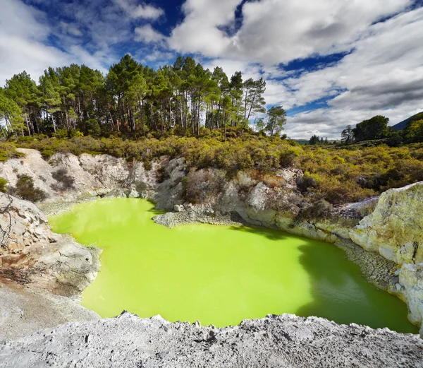 Piscina con vasca del diavolo, Waiotapu, Nuova Zelanda — Foto Stock