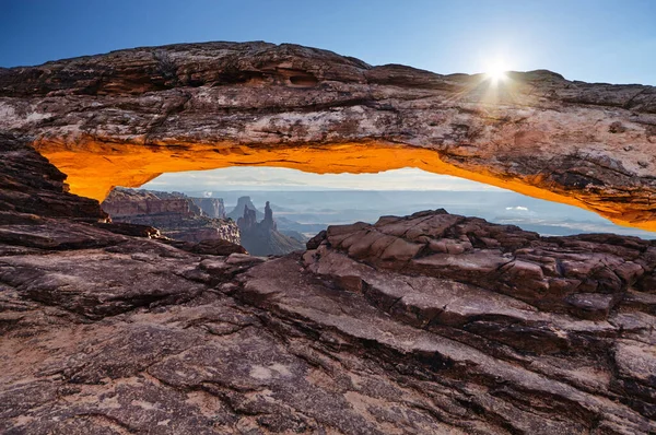 Arch Μεσα Ανατολή Του Ηλίου Στο Canyonlands Εθνικό Πάρκο Γιούτα — Φωτογραφία Αρχείου