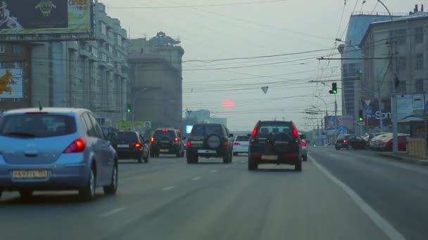 Bilar på vägen — Stockvideo