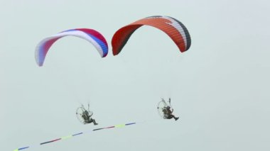 Motorlu yamaç paraşütü