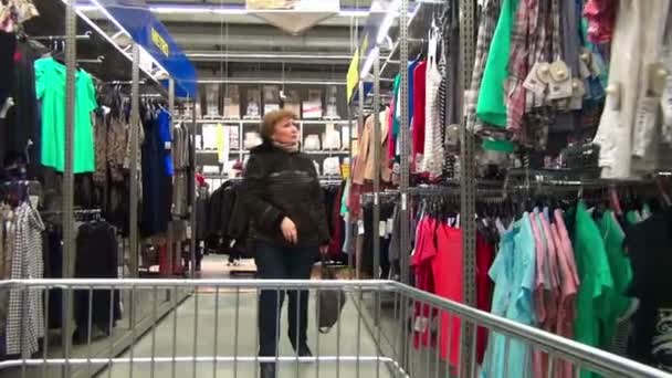 Dans le magasin — Video