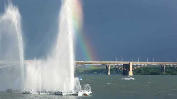 Flussbrunnen — Stockvideo