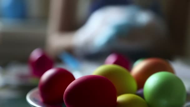 Woman coloring easter eggs. — Stock Video