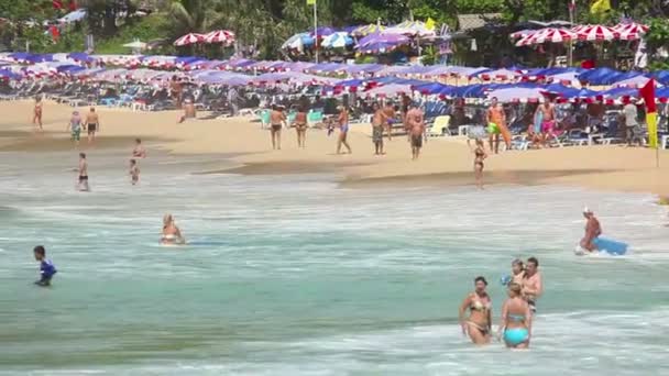 Crowded beach — Stock Video