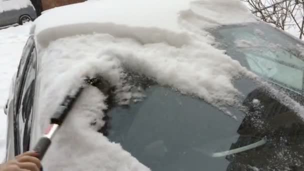 Підмітання сніг — стокове відео