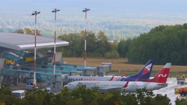 Utsikt över flygplatsen Kazan, terminal — Stockvideo