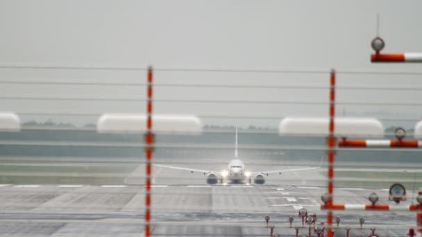 Décollage d'avion, vue de face — Video