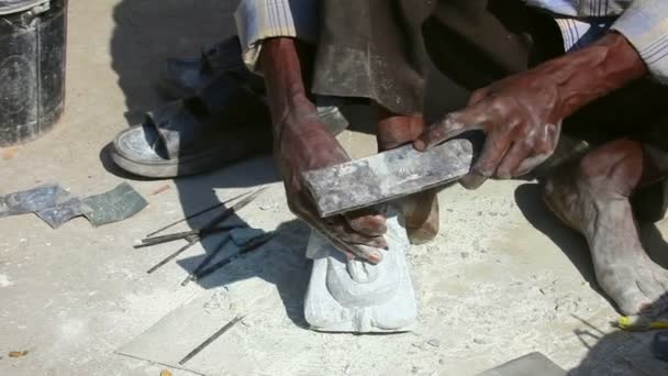 Sidewalk sculptor — Stock Video