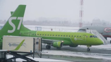 S7 Airlines Embraer 170 taksicilik