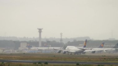 Boeing 747 Lufthansa havalandı, Frankfurt