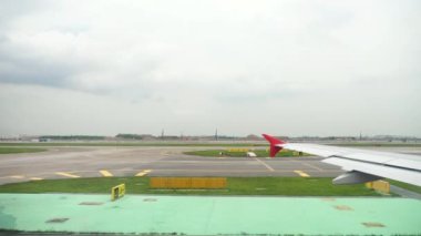 Havaalanı, havaalanı, uçaktan manzara.