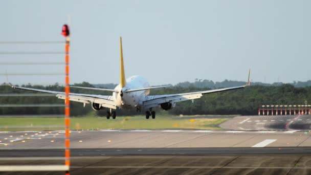 Atterrissage de l'avion au ralenti — Video