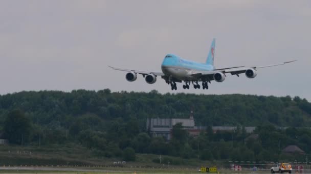 Boeing 747 Korean Air landing — Stock Video