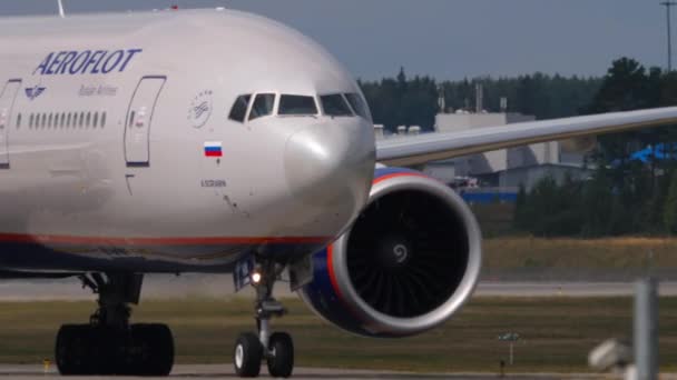 Boeing 777 Aeroflot, pohled zepředu — Stock video