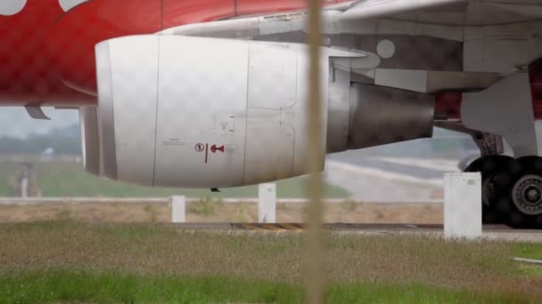 Närbild, landningsställ för luftfartyg — Stockvideo