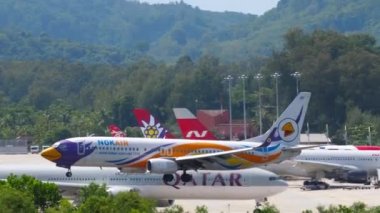 NOK Hava uçağı iniş için iniyor.