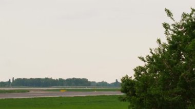 Uçak kalkıyor, Tupolev Tu-154