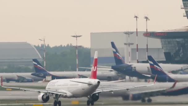 Nordwind Airlines recogiendo velocidad — Vídeos de Stock