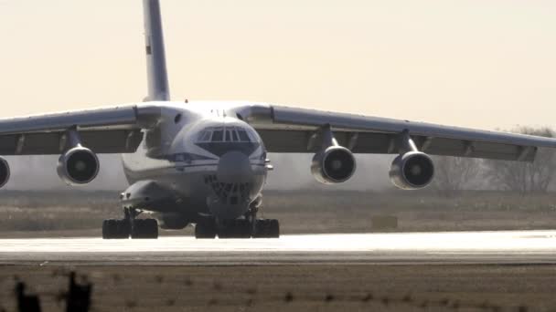Militärtransporter IL-76 — Stockvideo