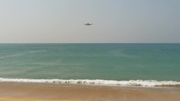 Atterrissage de l'avion depuis l'océan — Video