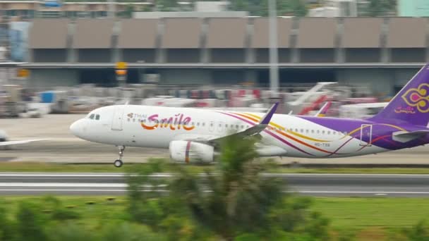 泰国飞机，微笑着着陆 — 图库视频影像