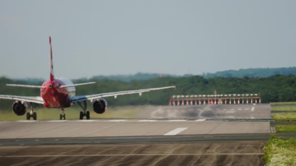 Flygplansacceleration, bakifrån — Stockvideo