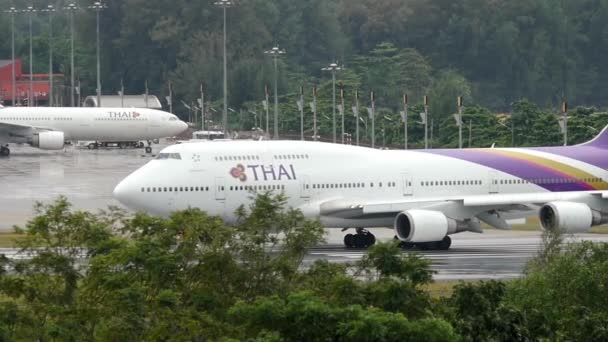 Jumbo jet Thai Airways — Vídeo de stock