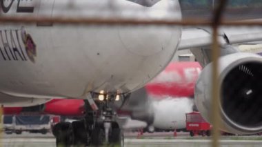 Bir uçağın yakın çekim taksisi