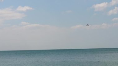 Okyanusa inen uçaklar