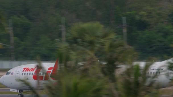 Thai Lion Air ускоряется для взлета — стоковое видео