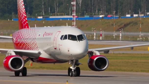 Rossiya Airlines en taxiway — Vídeo de stock